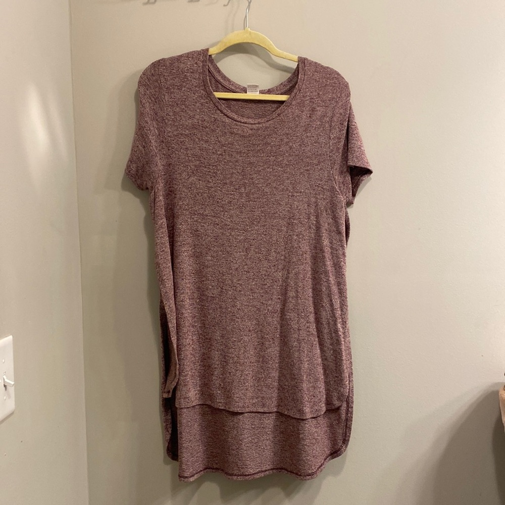 Red faded shirt sleeve top w slit